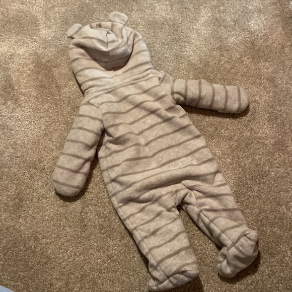 Newborn fleece lined onesie jacket with bear ears - worn once or twice - Picture 3 of 4